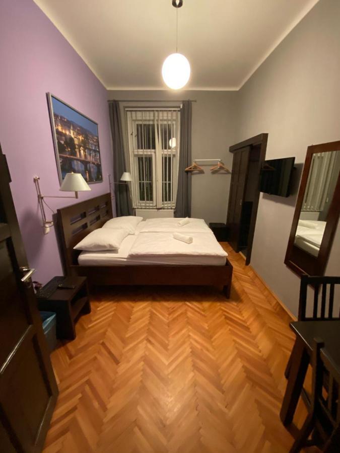 Station 3* Praga
